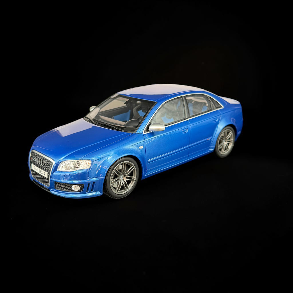 Audi RS 4 (B7) Limousine 2007 – Maßstab 1:18 von OTTOmobile