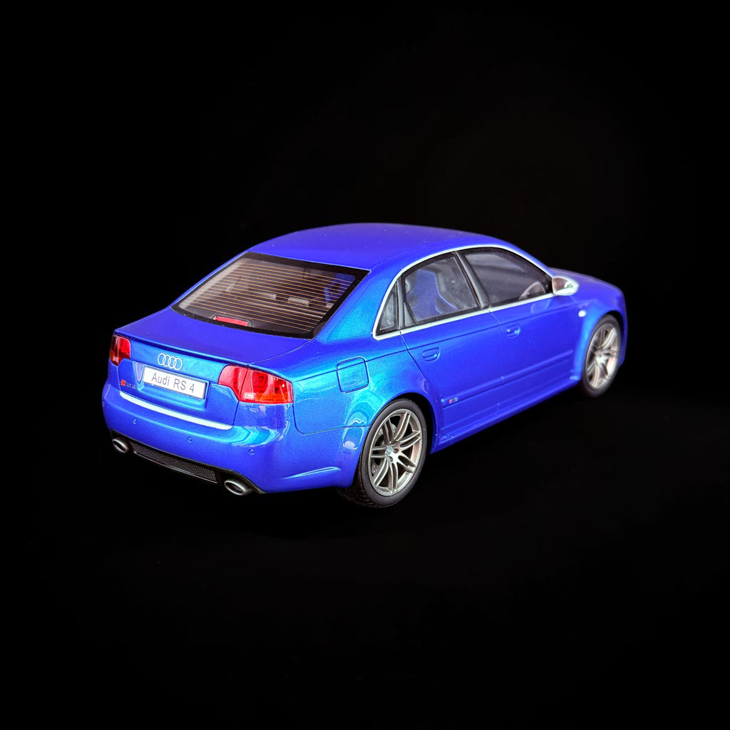Audi RS 4 (B7) Limousine 2007 – Maßstab 1:18 von OTTOmobile