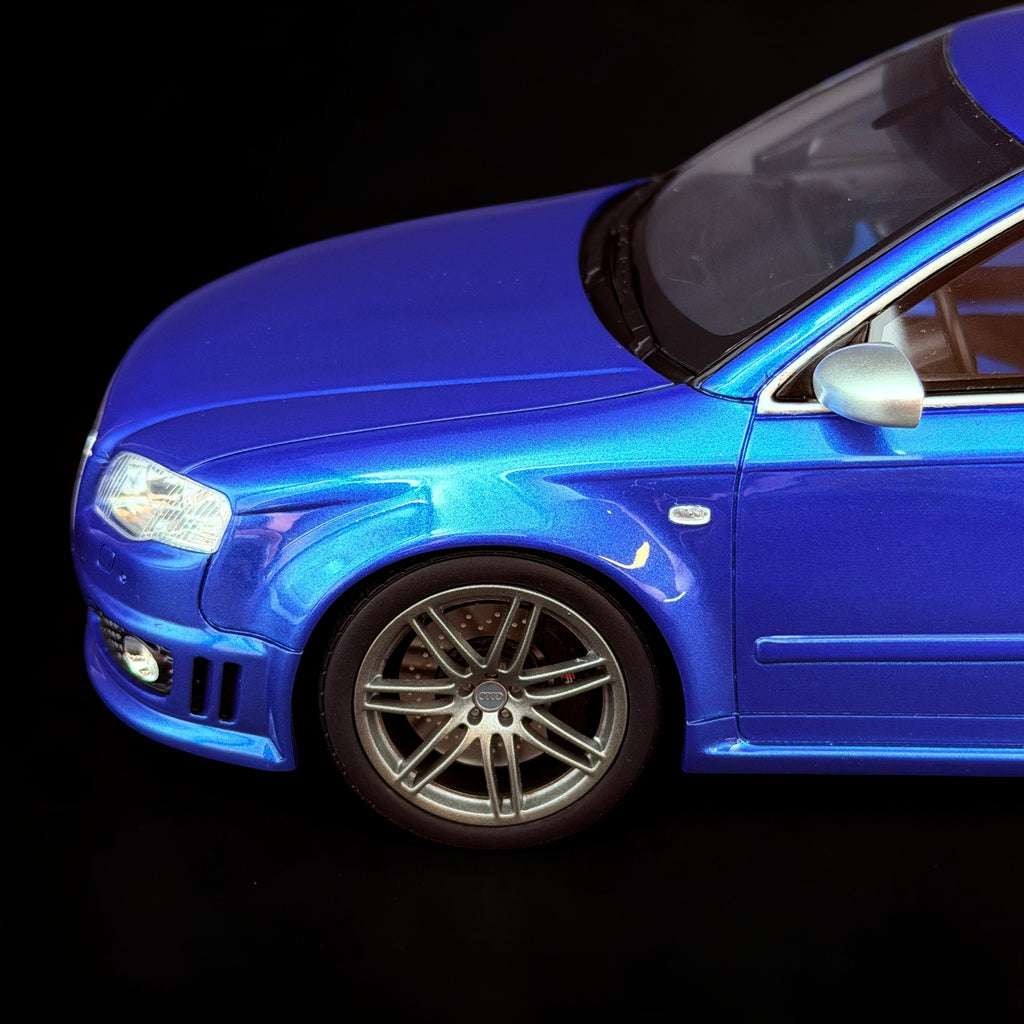 Audi RS 4 (B7) Limousine 2007 – Maßstab 1:18 von OTTOmobile