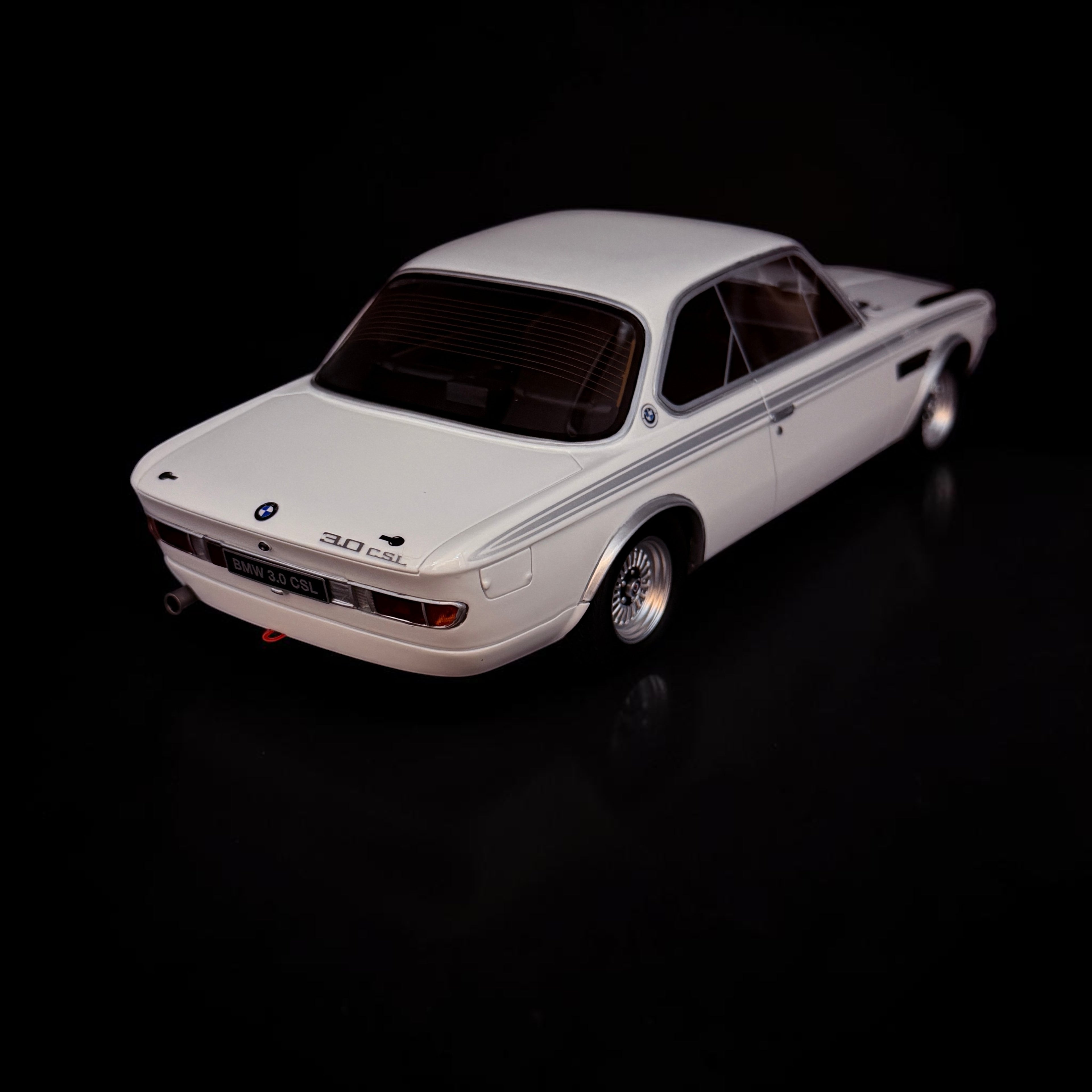 BMW 3.0 CSL Coupé 1972 – Weiß Maßstab 1:18 von OTTOmobile