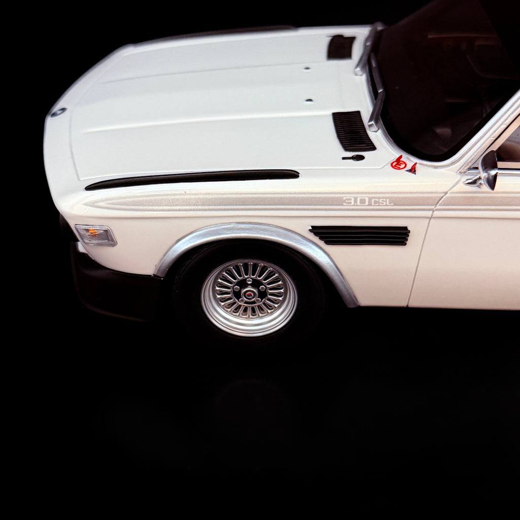 BMW 3.0 CSL Coupé 1972 – Weiß Maßstab 1:18 von OTTOmobile