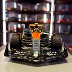 McLaren MCL39 št. 4 Lando Norris, zmagovalec VN Velike Britanije 2025, 1:18, Spark