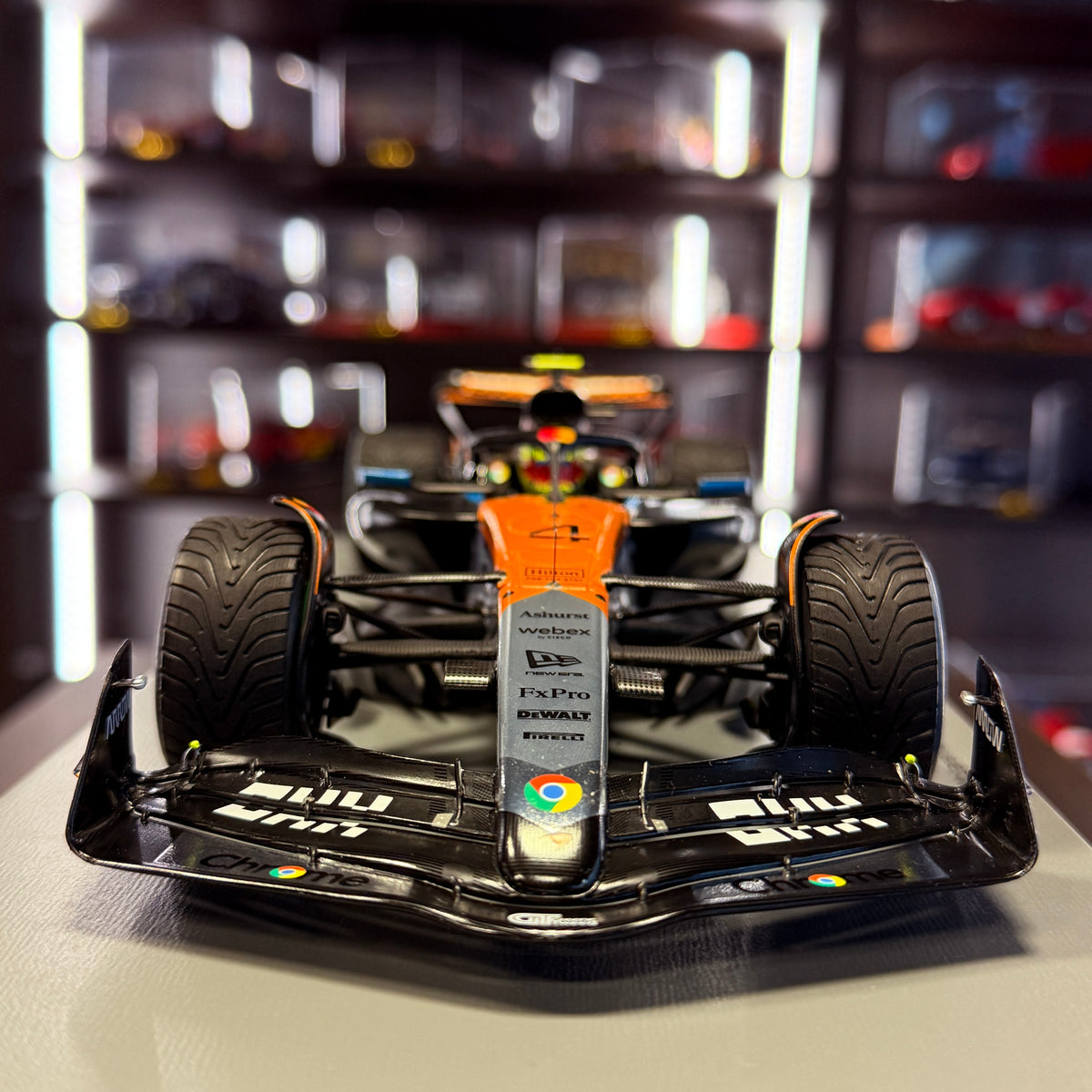 McLaren MCL39 št. 4 Lando Norris, zmagovalec VN Velike Britanije 2025, 1:18, Spark
