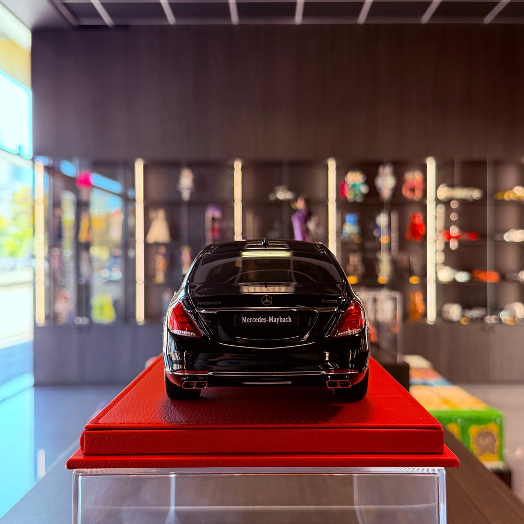 Mercedes-Maybach S-třída S600 (černá) 1:18 od AUTOart