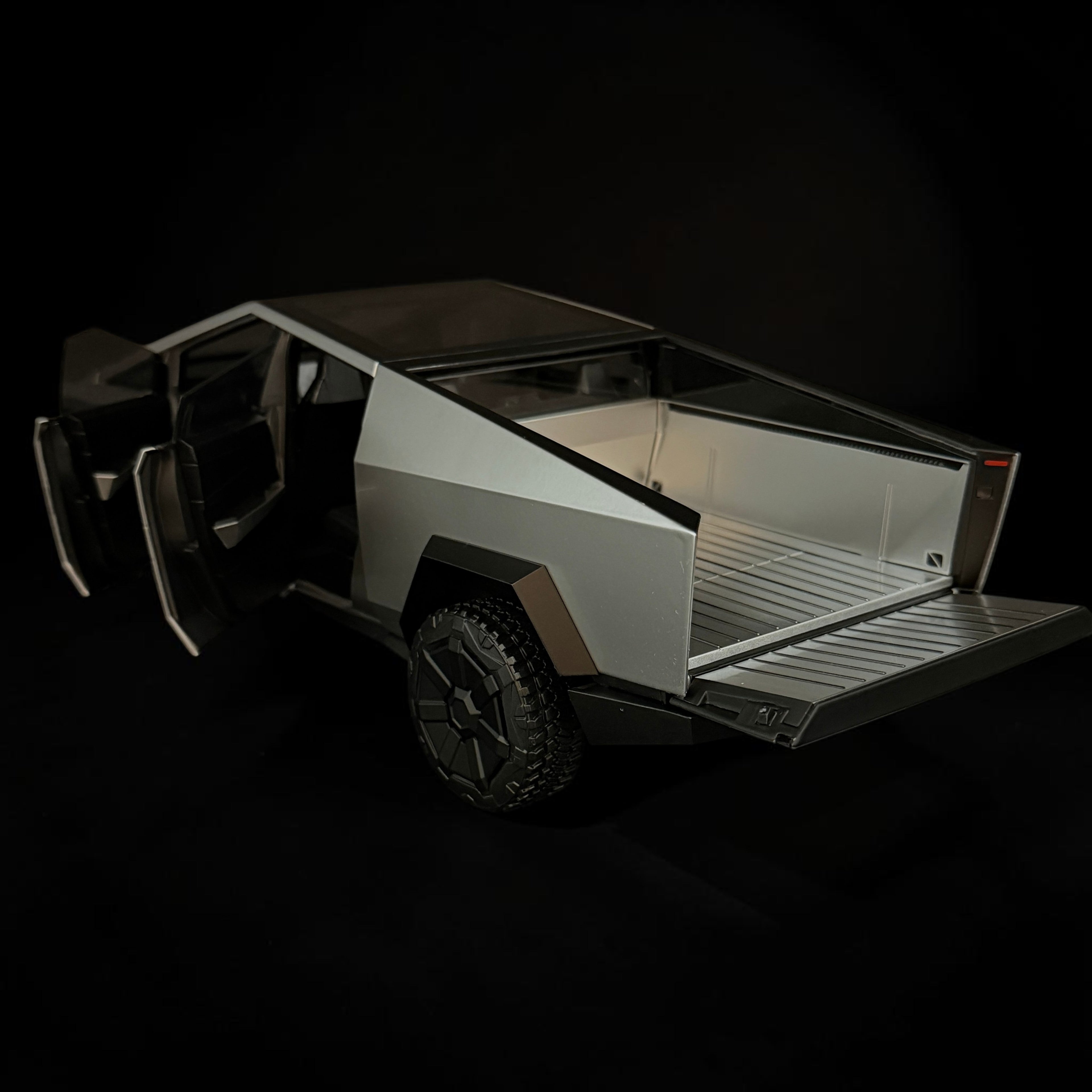 Tesla Cybertruck Offizielles Diecast-Modell 1:18