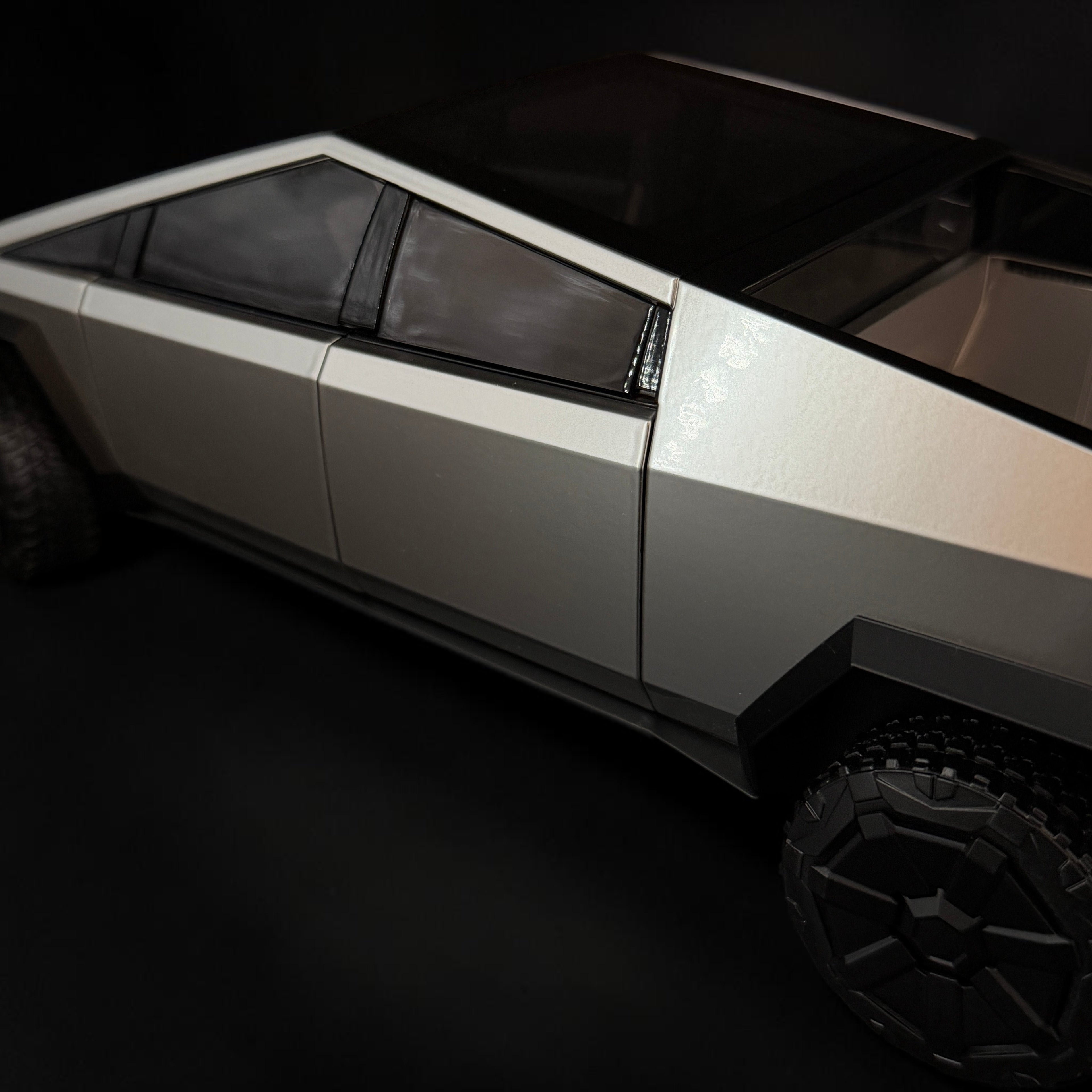 Tesla Cybertruck Offizielles Diecast-Modell 1:18