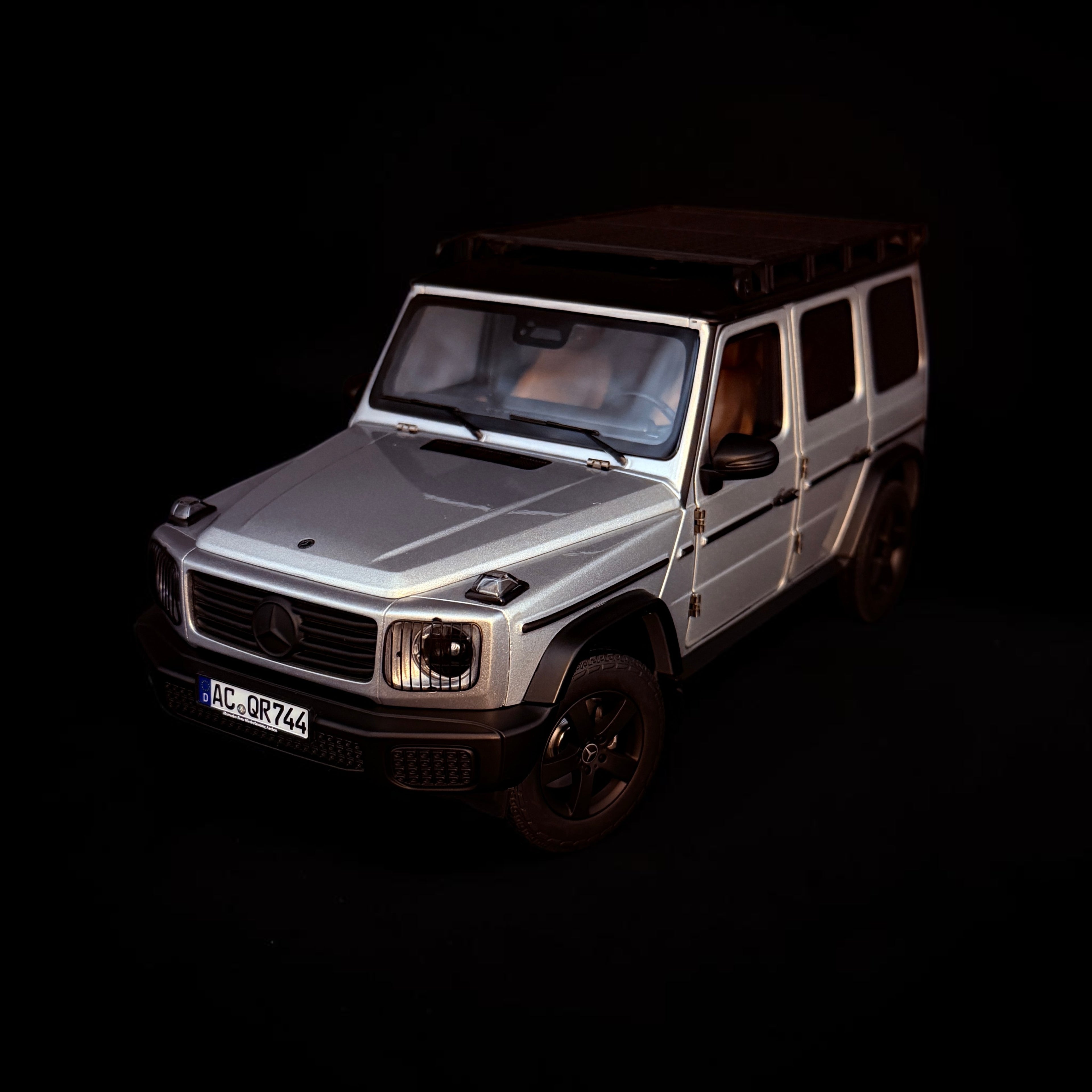 1/18 Norev Mercedes G-Klasse G500 Professional Line W465 Iridiumsilber 2024
