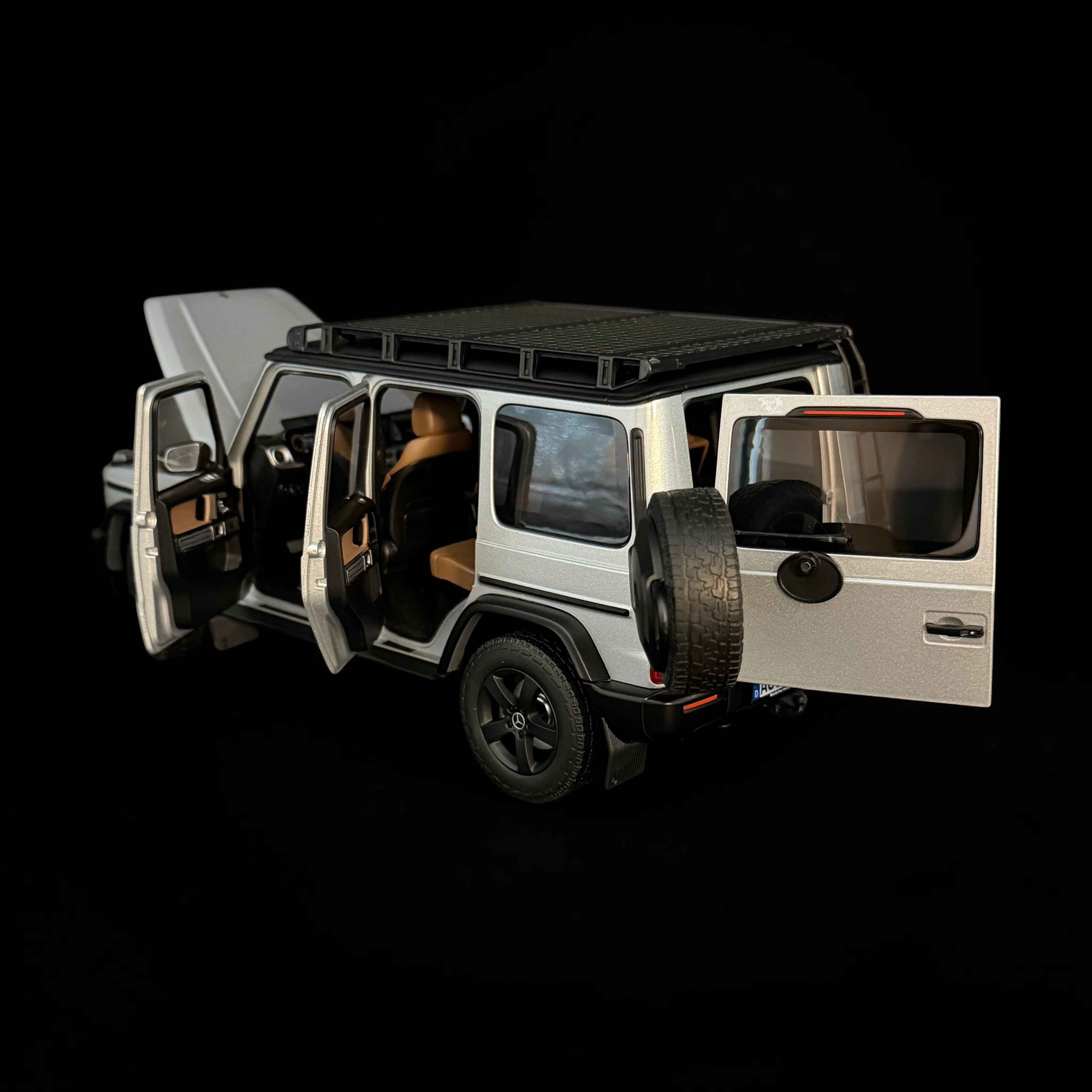 1/18 Norev Mercedes G-Klasse G500 Professional Line W465 Iridiumsilber 2024
