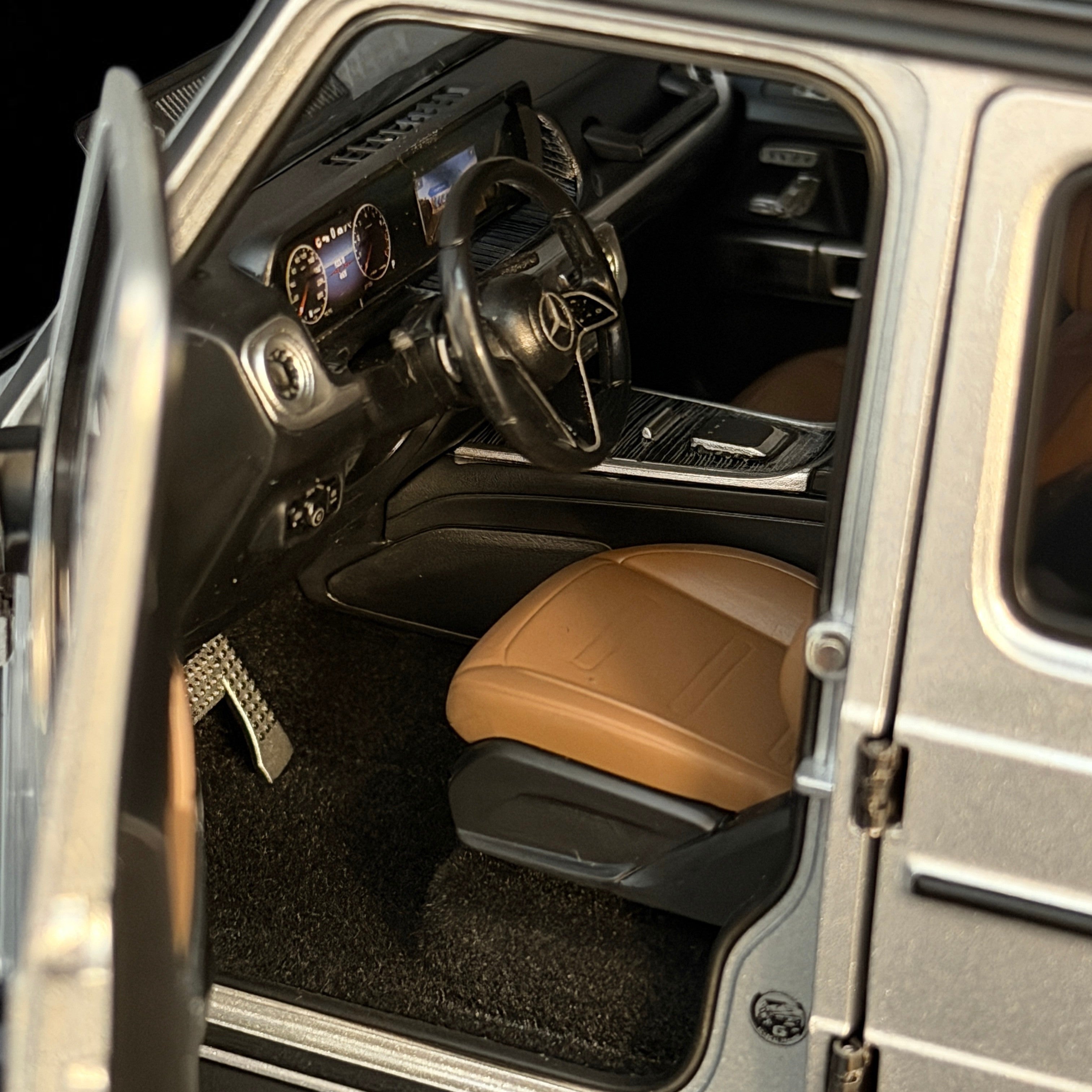 1/18 Norev Mercedes G-Klasse G500 Professional Line W465 Iridiumsilber 2024