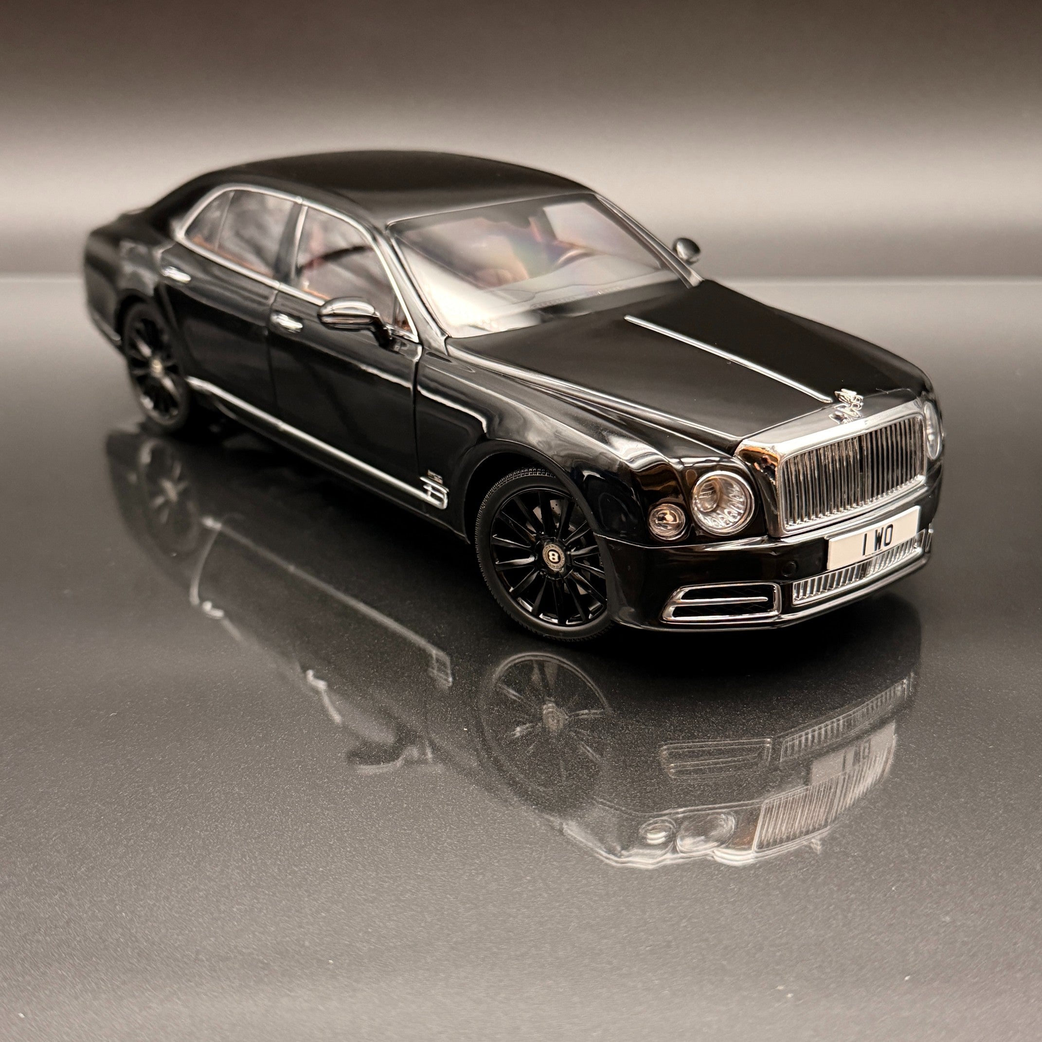 Almost Real Bentley Mulsanne 2017 1:18 Gold Black Luxury Diecast Model Collectible
