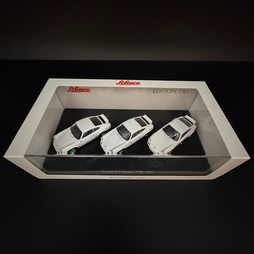 Porsche 911 Carrera RS 2.7 Coupé „50 Jahre Jubiläum“ Set Sammleredition im Maßstab 1:18