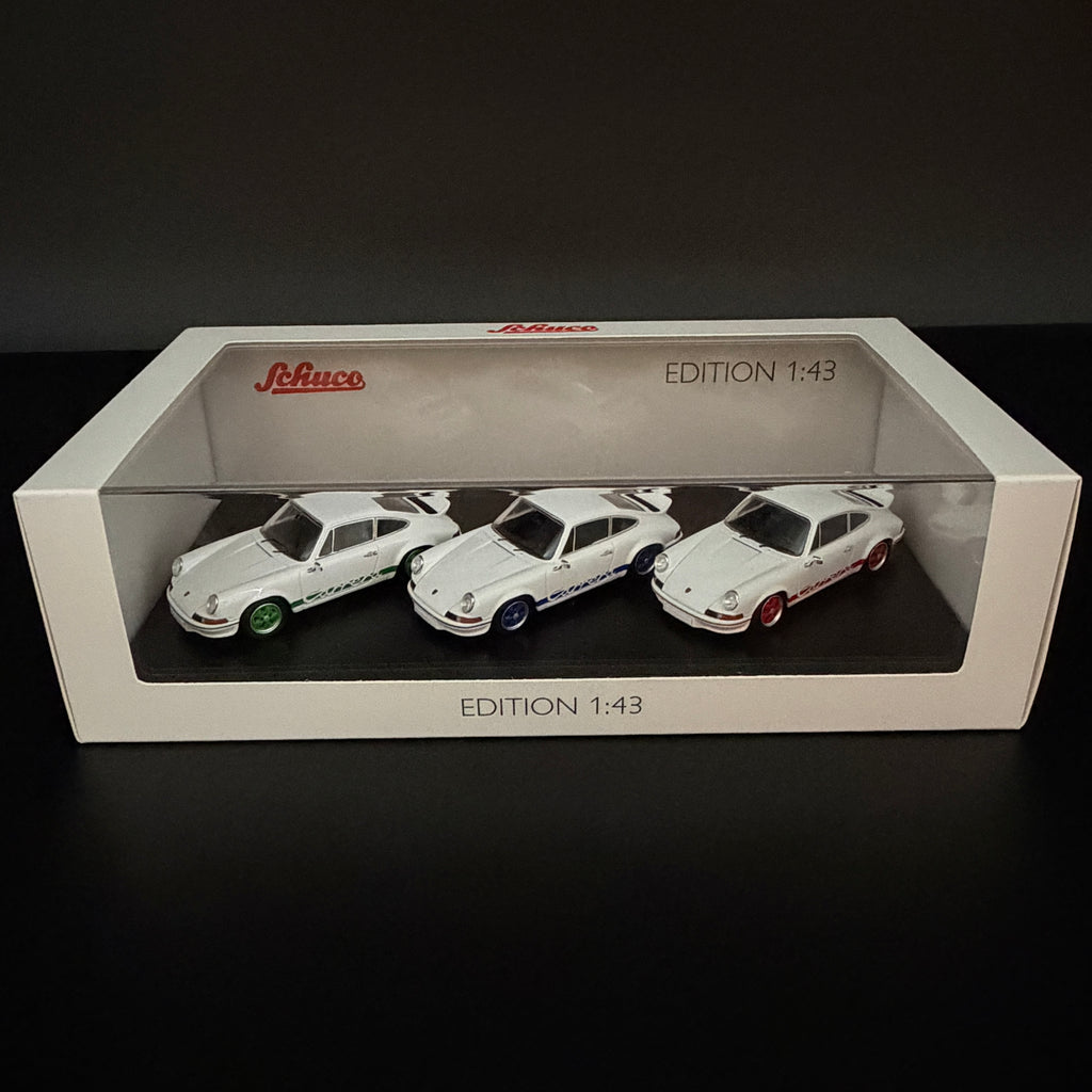 Porsche 911 Carrera RS 2.7 Coupé „50 Jahre Jubiläum“ Set Sammleredition im Maßstab 1:18