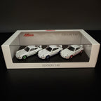 Porsche 911 Carrera RS 2.7 Coupé „50 Jahre Jubiläum“ Set Sammleredition im Maßstab 1:18