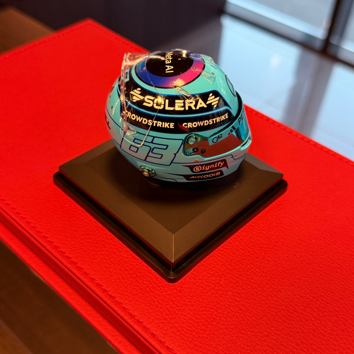 Κράνος George Russell 2026 Mercedes-AMG Petronas F1 1:5 από τη Spark