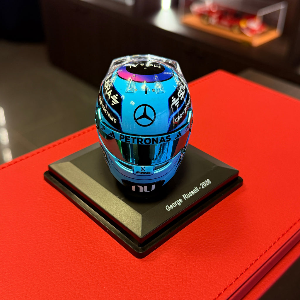 Κράνος George Russell 2026 Mercedes-AMG Petronas F1 1:5 από τη Spark