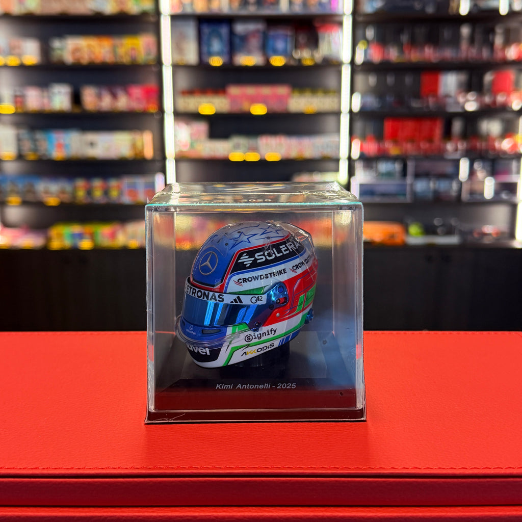 Helma Kimiho Antonelliho Mercedes-AMG Petronas F1 z roku 2025 v měřítku 1:5 od Spark