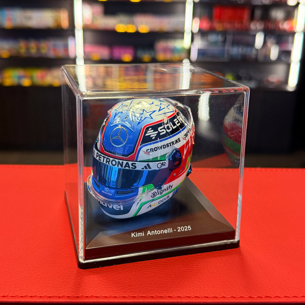 Helma Kimiho Antonelliho Mercedes-AMG Petronas F1 z roku 2025 v měřítku 1:5 od Spark