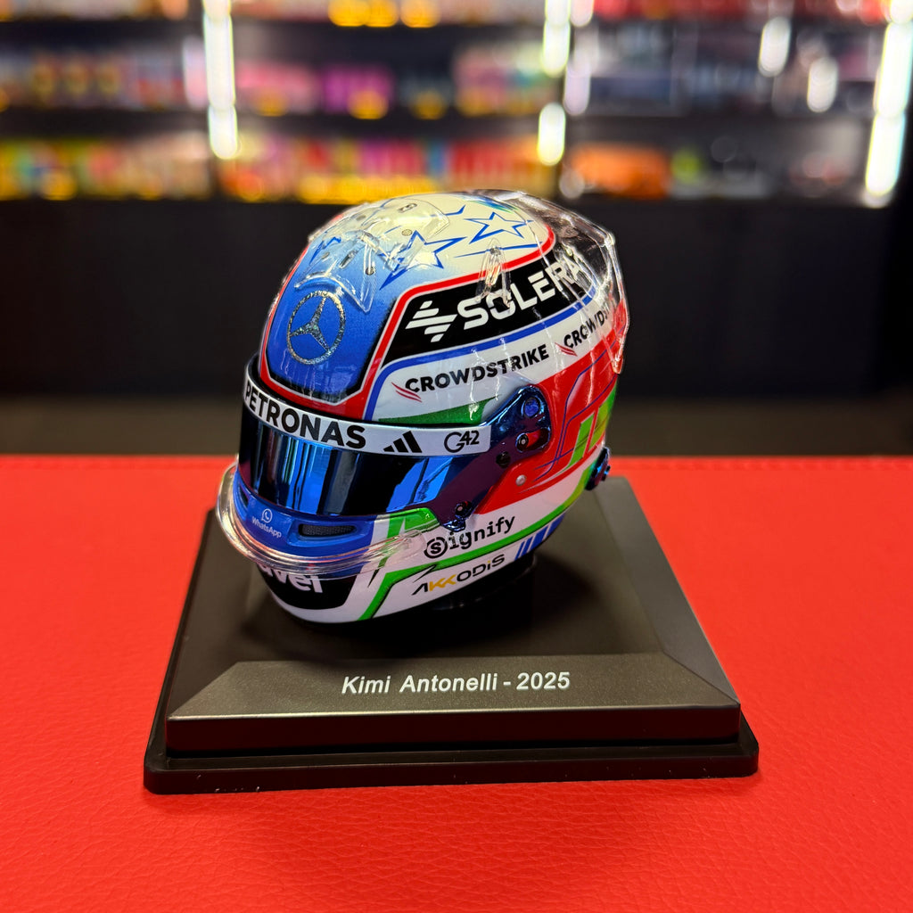 Helma Kimiho Antonelliho Mercedes-AMG Petronas F1 z roku 2025 v měřítku 1:5 od Spark