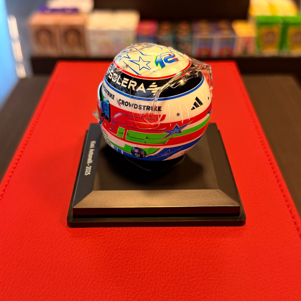 Helma Kimiho Antonelliho Mercedes-AMG Petronas F1 z roku 2025 v měřítku 1:5 od Spark