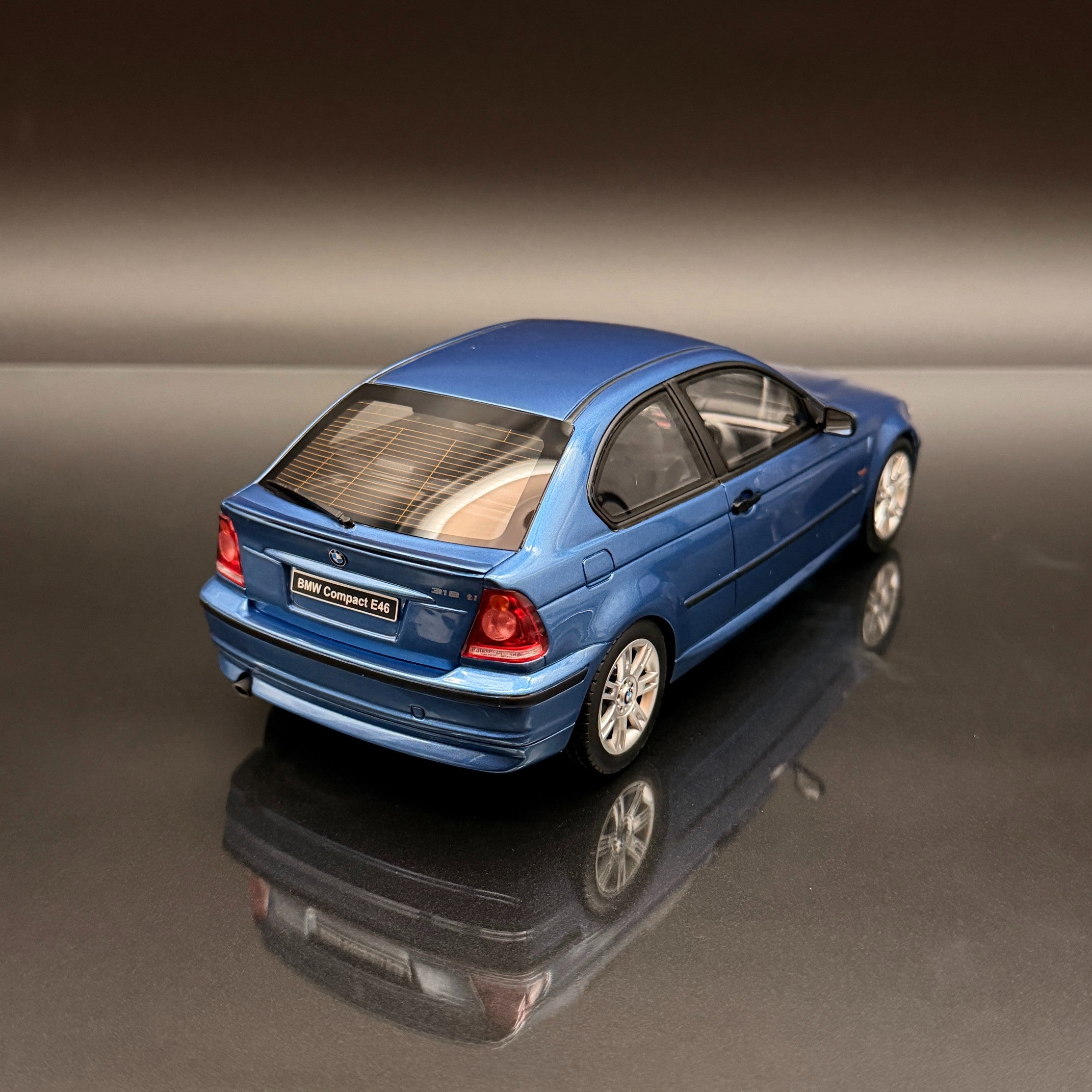 BMW E46 Compact 318ti — Estoril Blue 2002 | 1:18 Scale Collector Piece by Otto Mobile