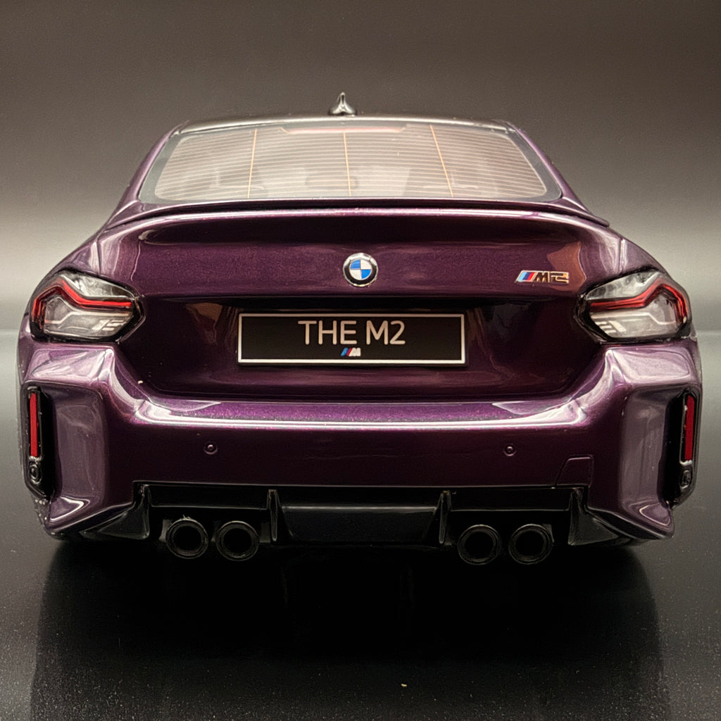 BMW M2 G87 Coupé 2023 – Violet Crépuscule Métallisé – Modèle de collection haut de gamme à l'échelle 1:18 par GT Spirit