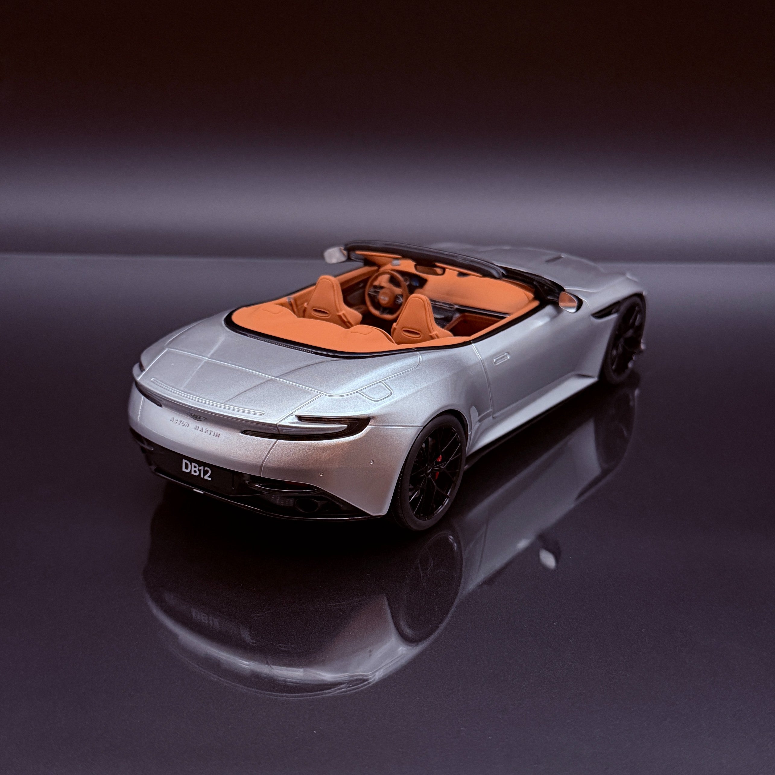Aston Martin DB12 Volante — Aluminite Silver 2023 | 1:18 Collector Model by GT Spirit