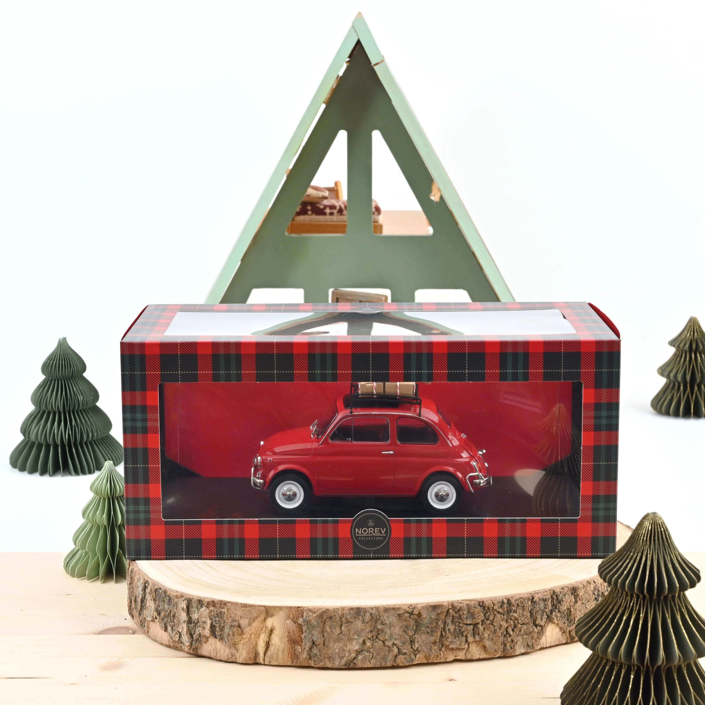 Fiat 500 L "Christmas Edition" Baujahr 1968 rot 1/18 Norev