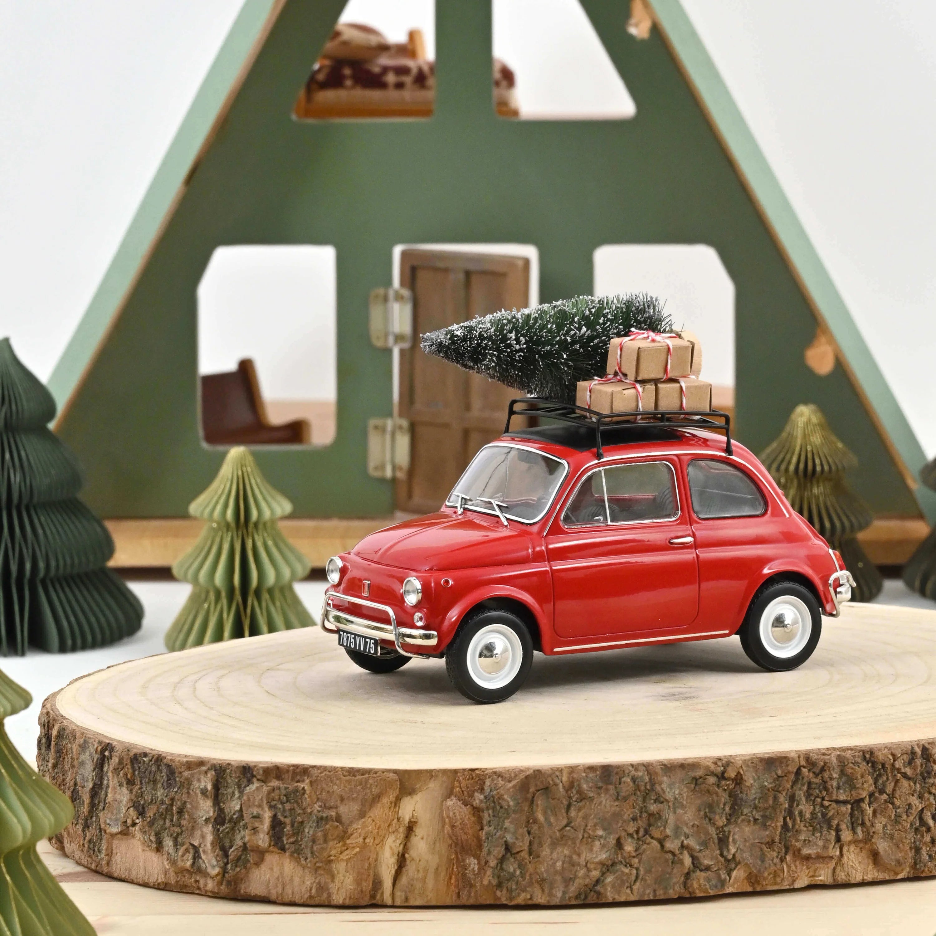Fiat 500 L "Christmas Edition" Baujahr 1968 rot 1/18 Norev