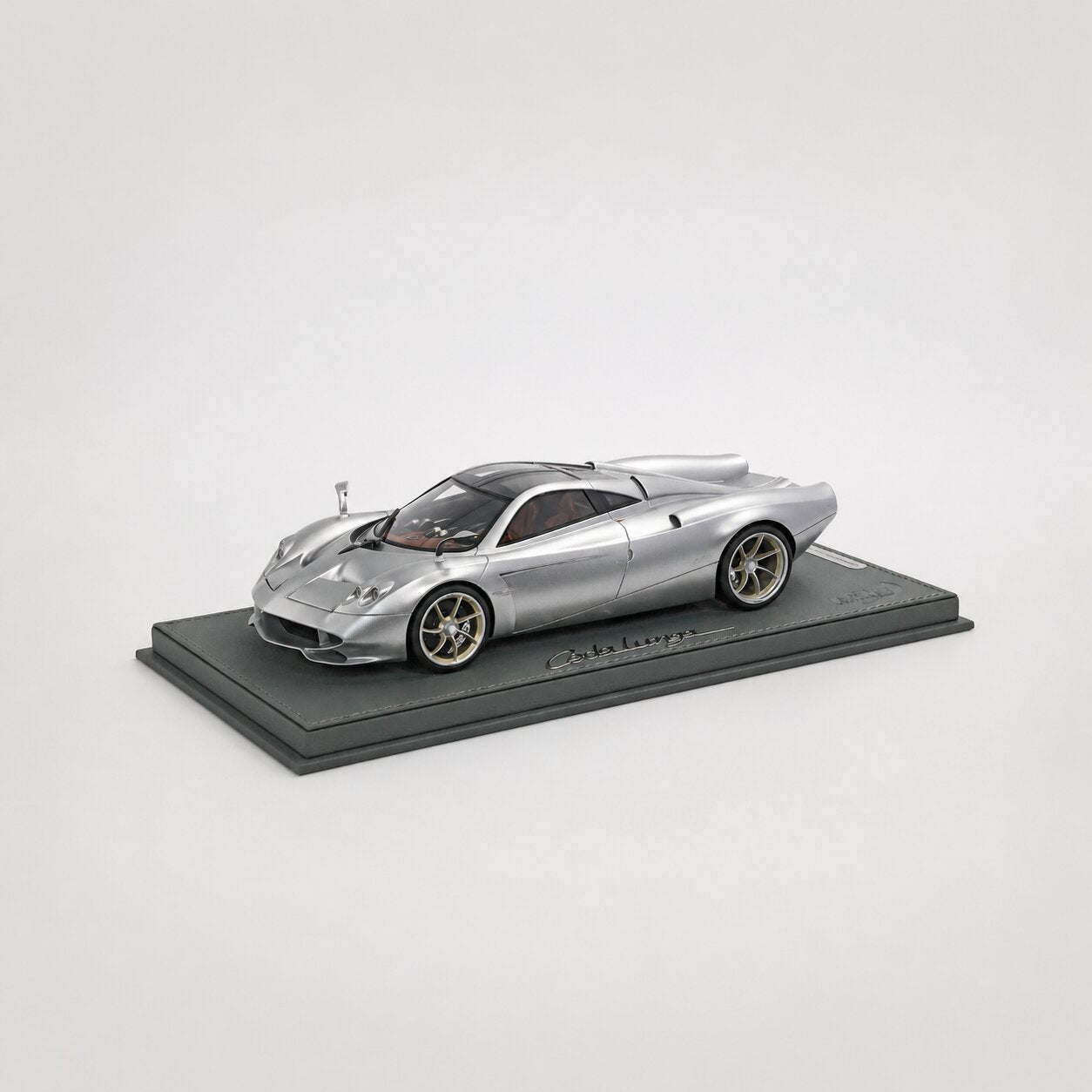 Pagani Huayra Codalunga – Grigio Montecarlo Semi Mate Edición Limitada (100 pzas) con Vitrina Escala 1:18 de BBR Models