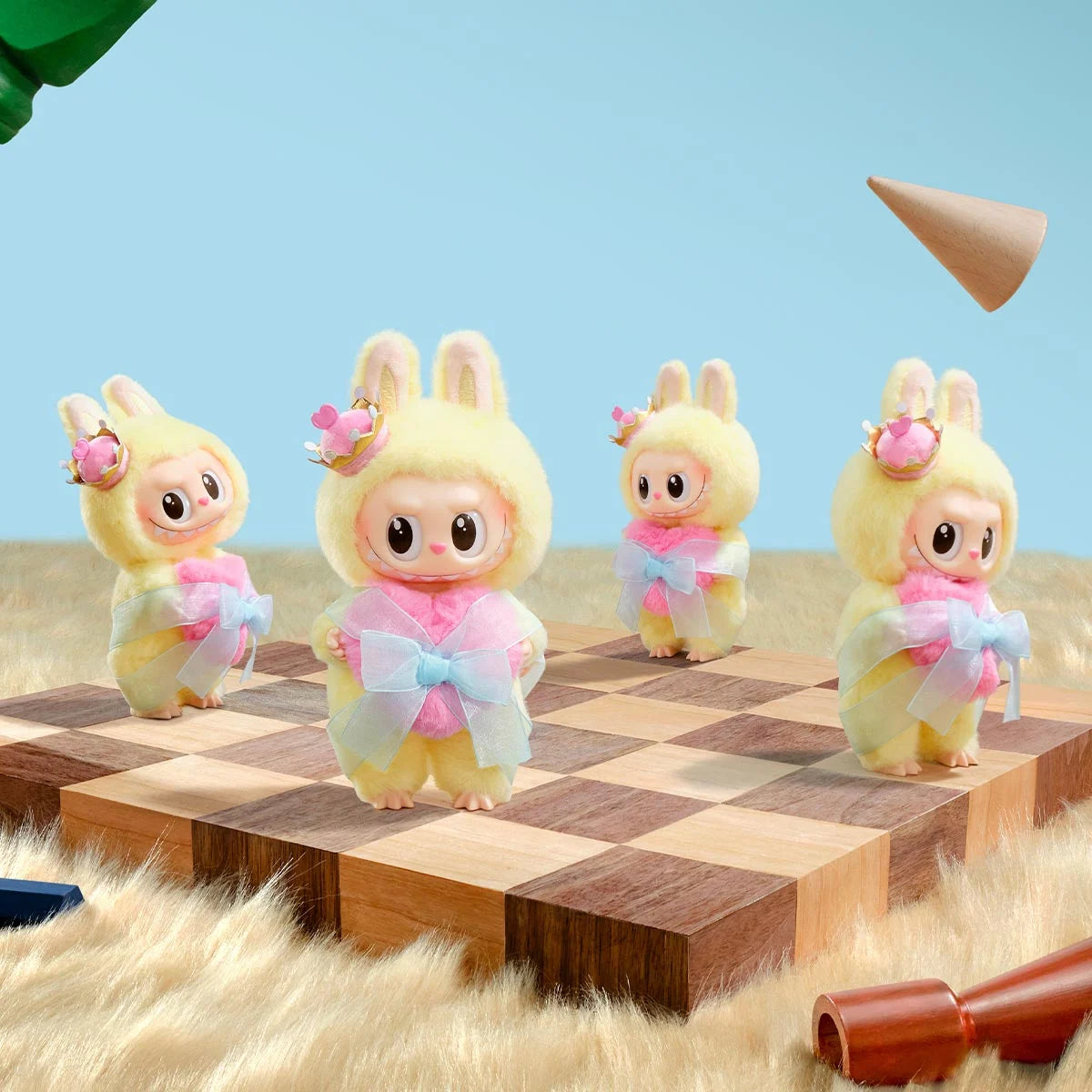 Pendentif en peluche vinyle de la série THE MONSTERS Labubu Let's Checkmate par POP MART