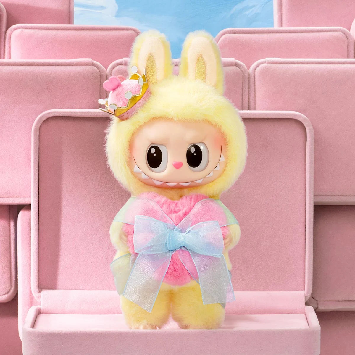 Pendentif en peluche vinyle de la série THE MONSTERS Labubu Let's Checkmate par POP MART