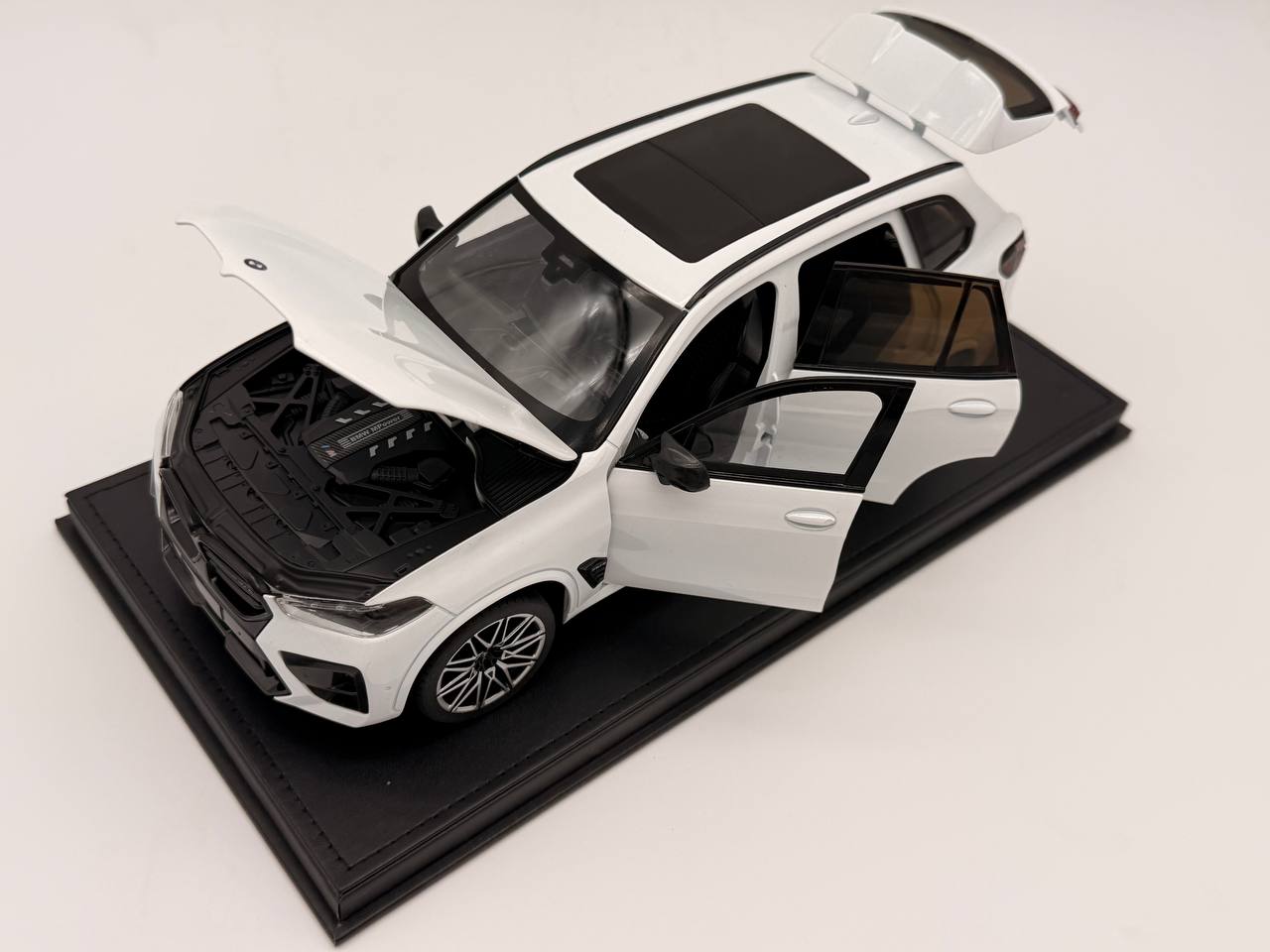 BMW X5 M Competition LCI  White 1:18 Scale Die-Cast Model Car