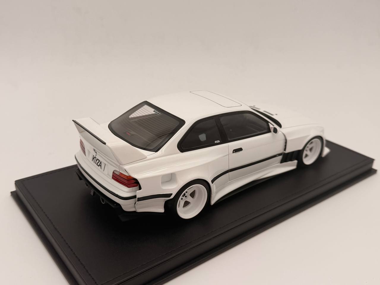 1:18 BMW M3 (E36) Khyzyl Saleem - Weiss  - Otto - OT1051 - Limited
