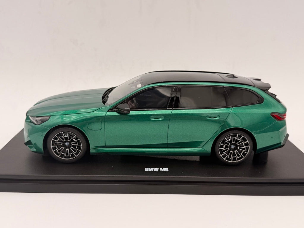 BMW M5 Touring G99  "Greenmetallic"  GT-Spirit GT509 Neu, OVP  1:18