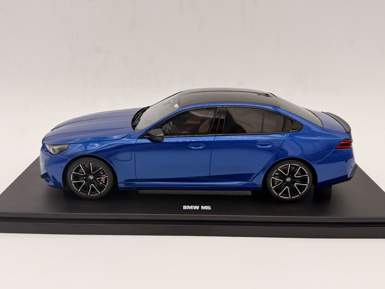 BMW M5 Sedan G90 • 2024 • NEU • GT Spirit GT507 • 1:18
