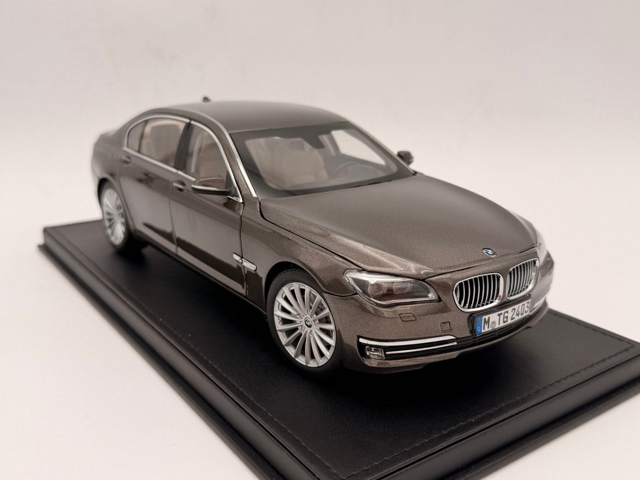 1:18 BMW 750Li (F02) 7-series - Kyosho - Dealer Edition – COLLECTLAB24