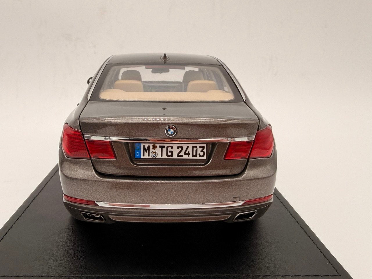 1/18 Kyosho BMW 750Li (F02) Metallic Brown RARE – COLLECTLAB24