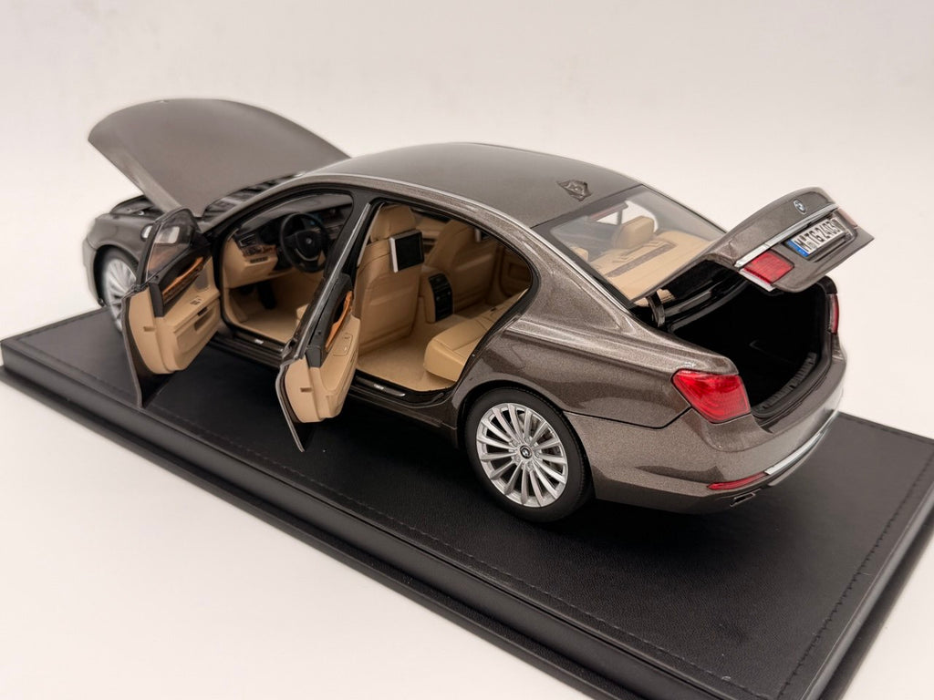 1/18 Kyosho BMW 750Li (F02) Metallic Brown RARE