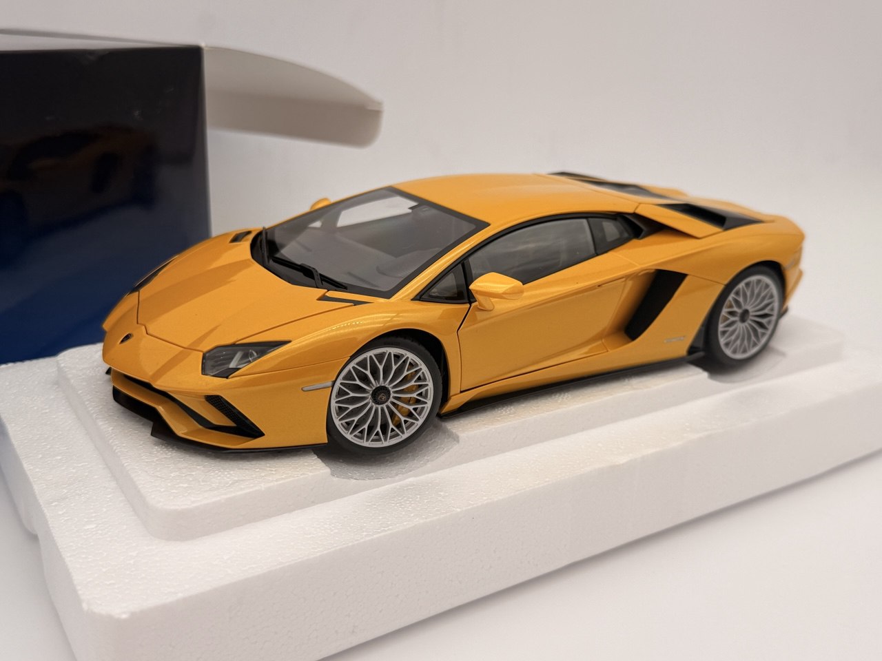 1/18 Autoart Lamborghini Aventador S LP740 Giallo Orion (Pearl Yellow) 79132