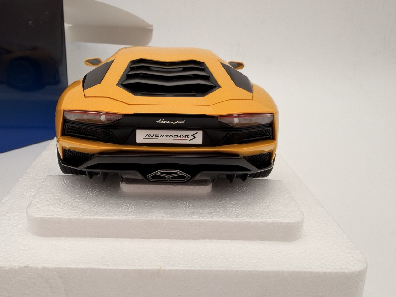 1/18 Autoart Lamborghini Aventador S LP740 Giallo Orion (Pearl Yellow) 79132