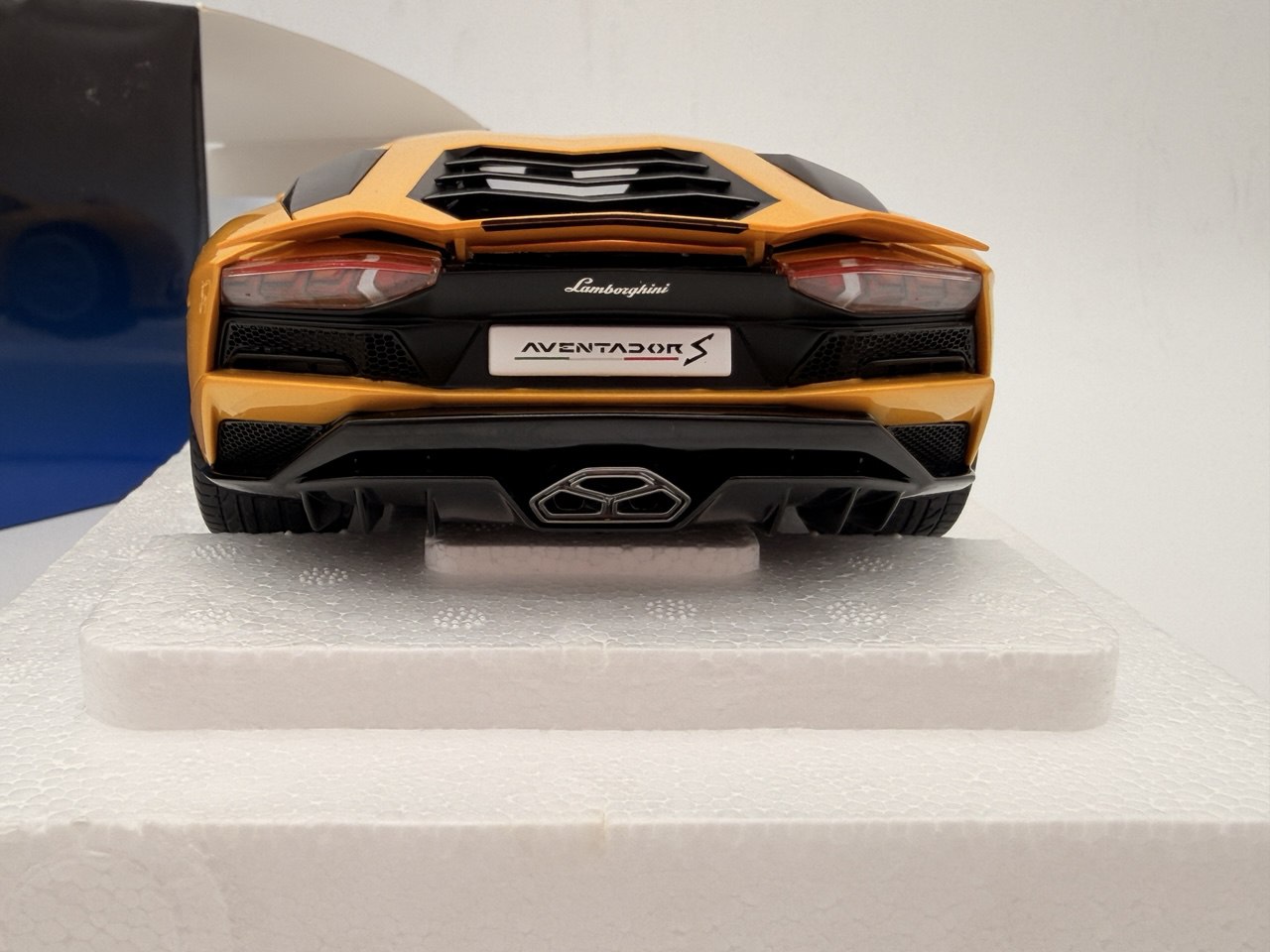 1/18 Autoart Lamborghini Aventador S LP740 Giallo Orion (Pearl Yellow) 79132