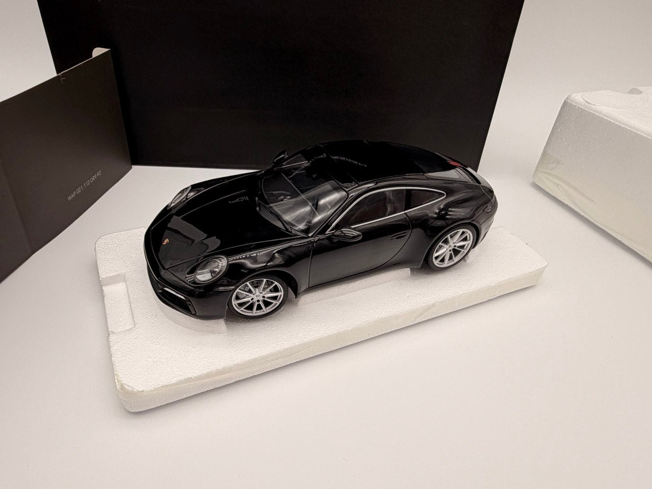 1:18 Minichamps Porsche 911 (992) Carrera 4S Coupe black WAP DEALER