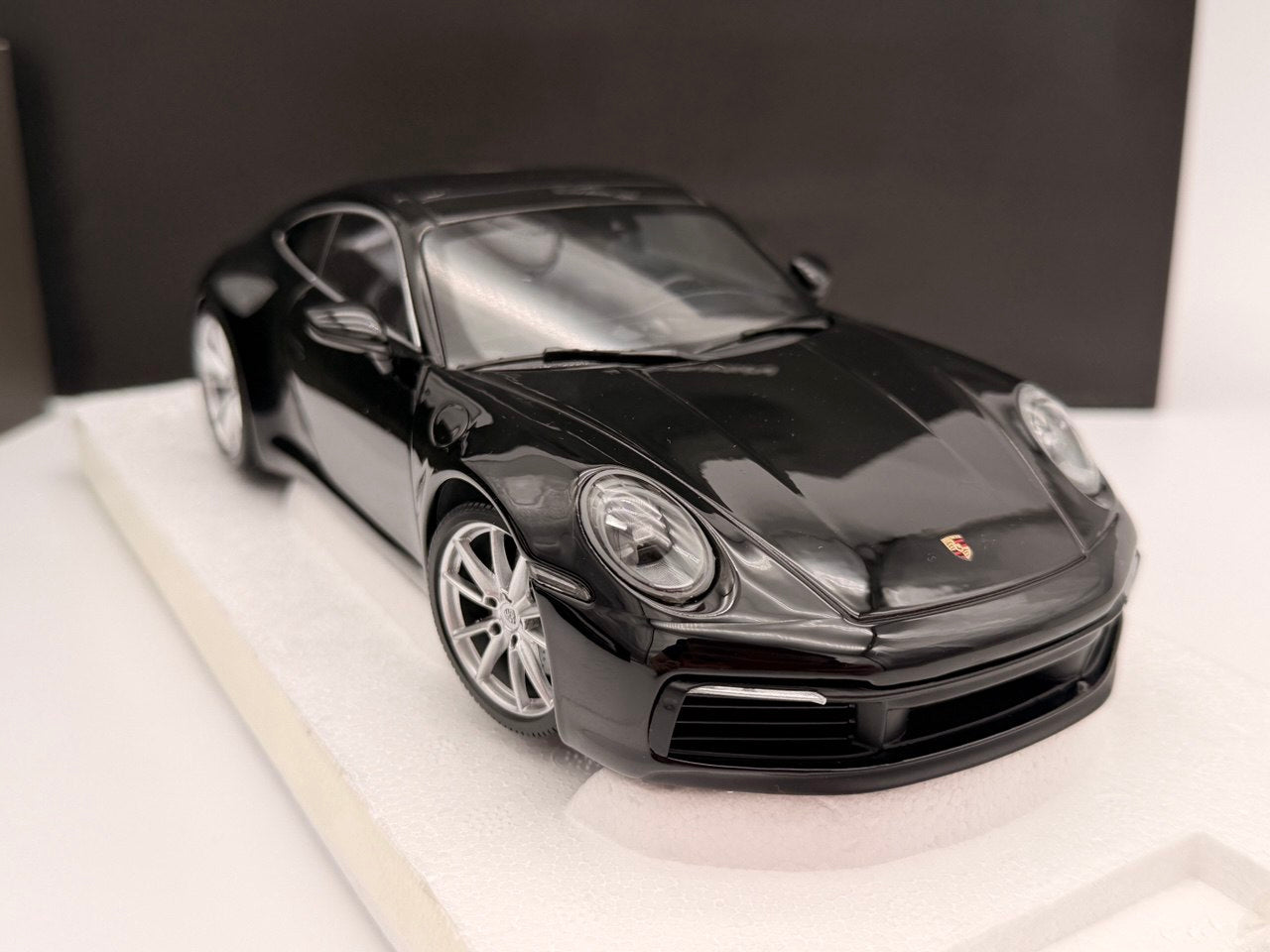 1:18 Minichamps Porsche 911 (992) Carrera 4S Coupe black WAP DEALER