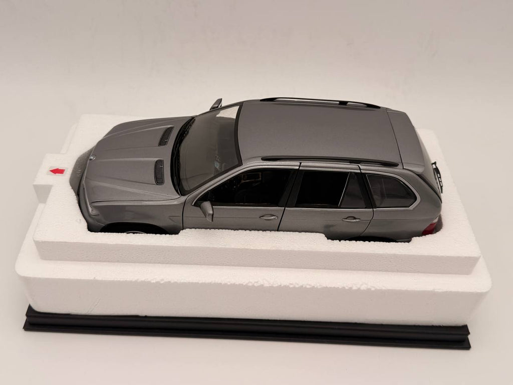 KYOSHO BMW E53 X5 4.4i SUV -SILVER METALLIC 1:18- GOOD IN DEALER BOX