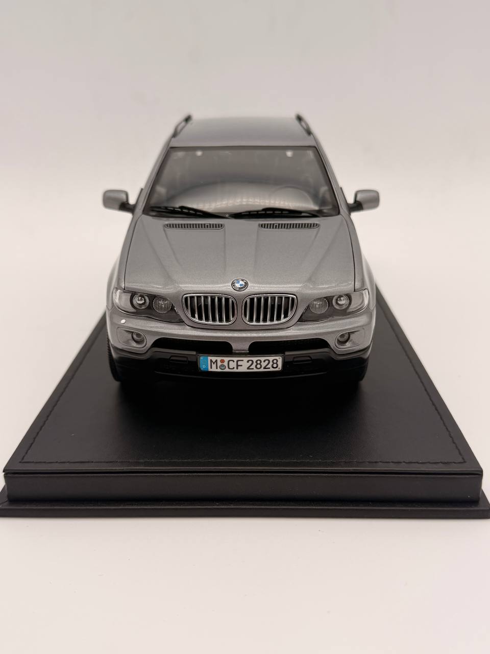 KYOSHO BMW E53 X5 4.4i SUV -SILVER METALLIC 1:18- GOOD IN DEALER BOX