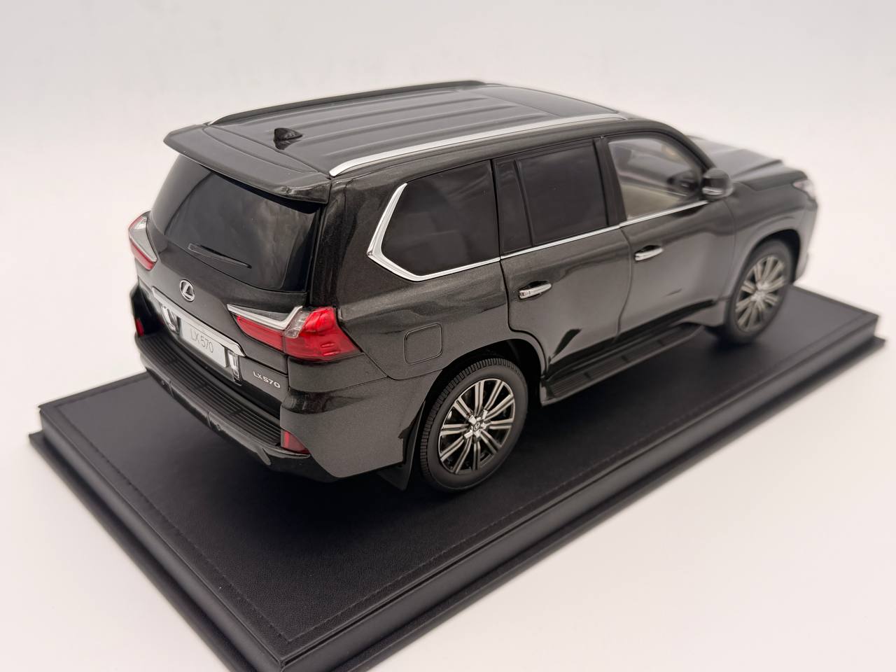 Kyosho 1/18 Lexus Lx570 Minicar Model Black