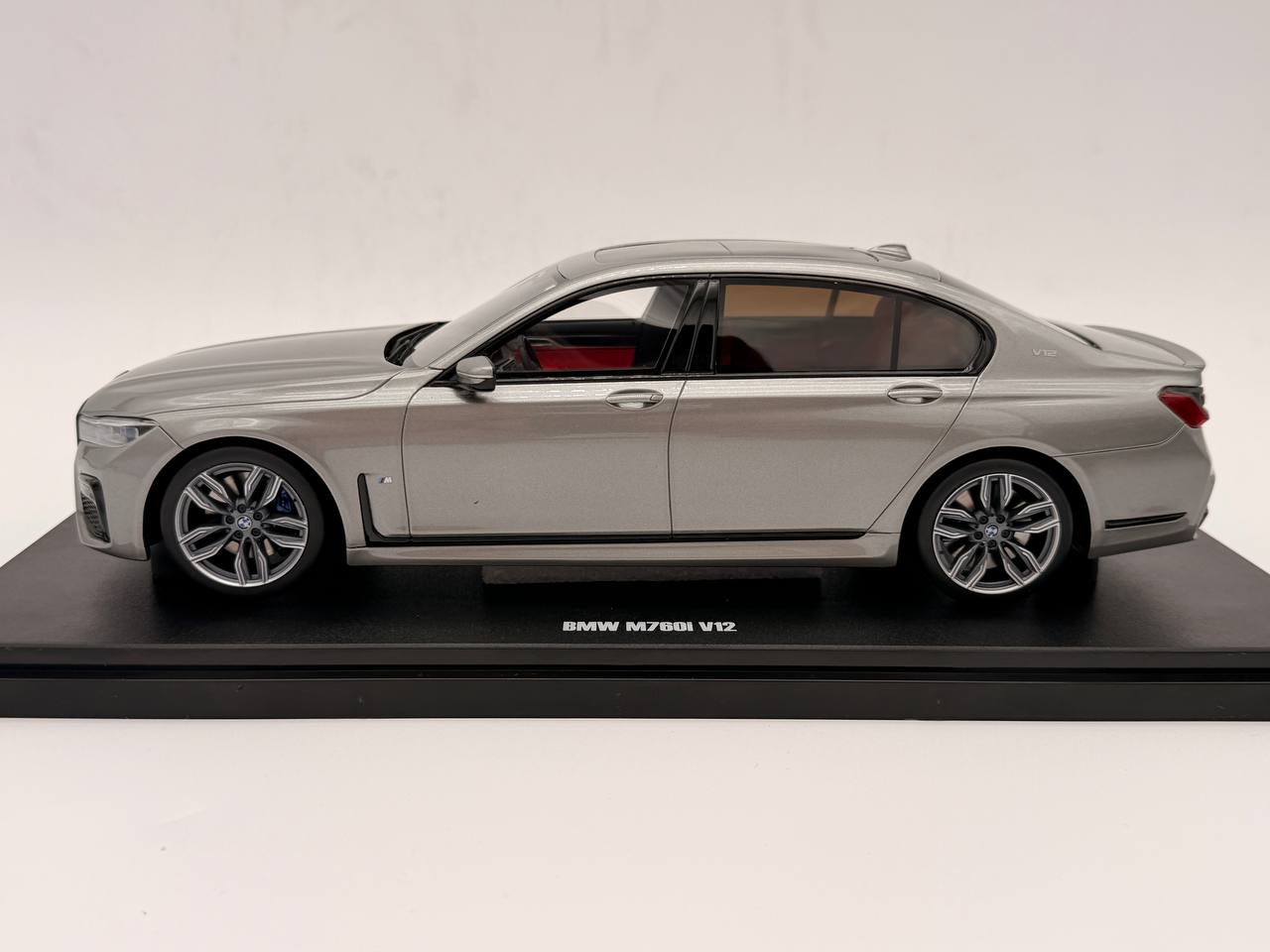 GT Spirit 1:18 BMW M760Li (G12) Final Edition in Donington Grey Metallic (GT478)