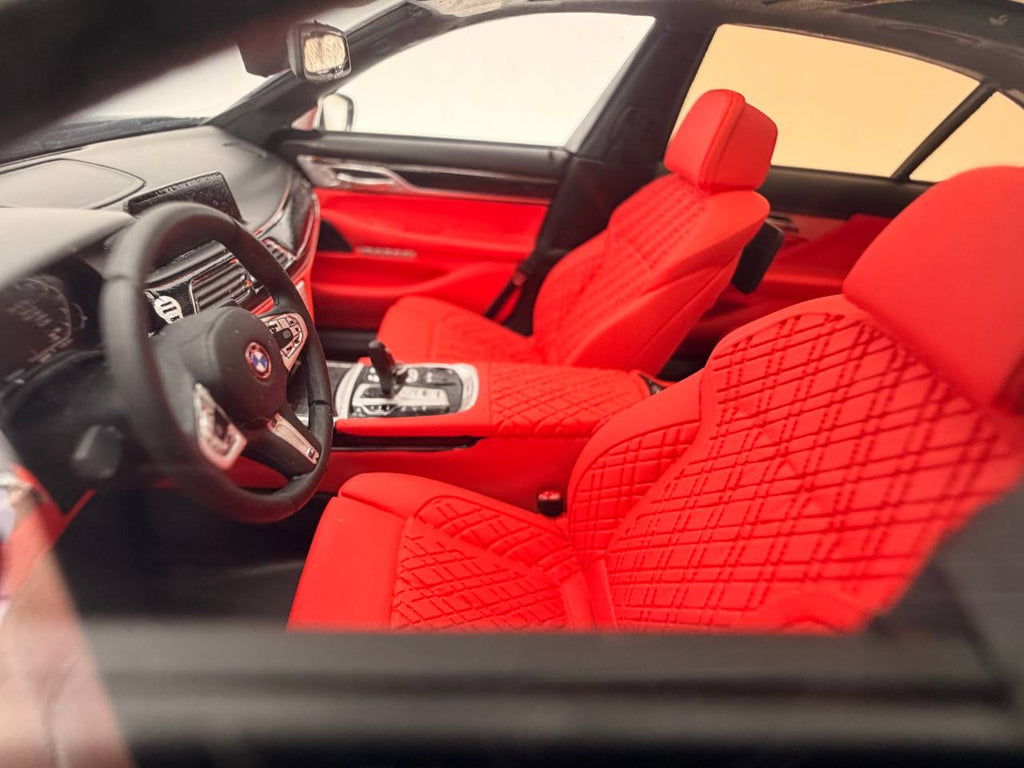 GT Spirit 1:18 BMW M760Li (G12) Final Edition in Donington Grey Metallic (GT478)