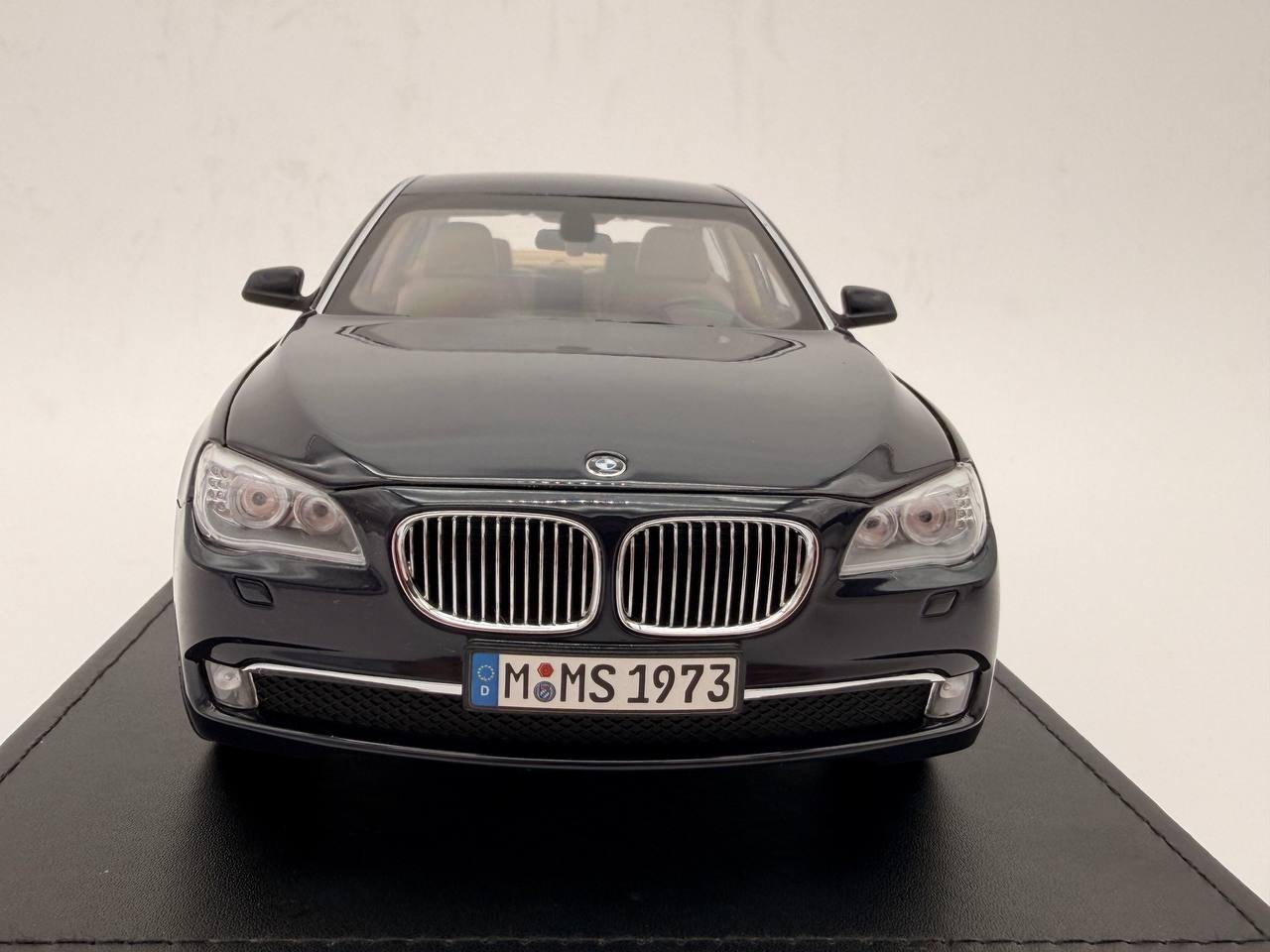 京商 1/18  750Li F02 ブラック 1/18 Kyosho BMW F02 7 Series 750Li (Citrine Black) Diecast Car