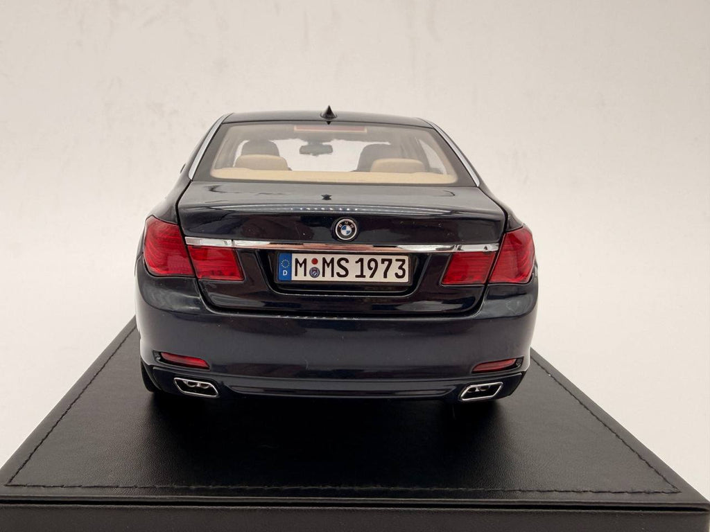 1:18  BMW 750Li (F02)  7-series  - Kyosho - Dealer Edition